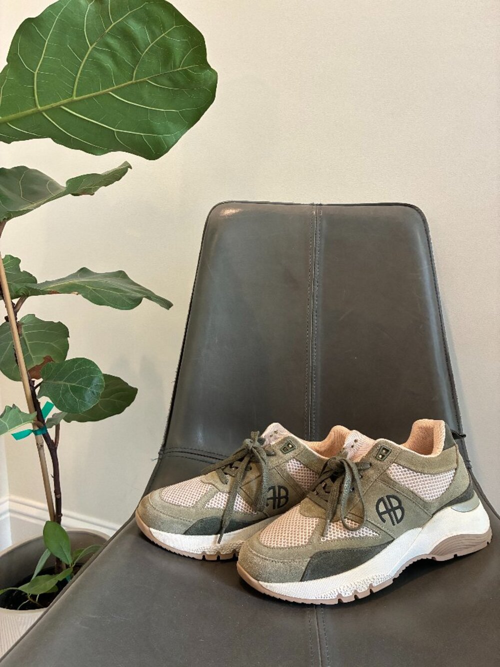 Like New Anine Bing Dina Sneakers (size 38 EU / 7.5-8 W US)